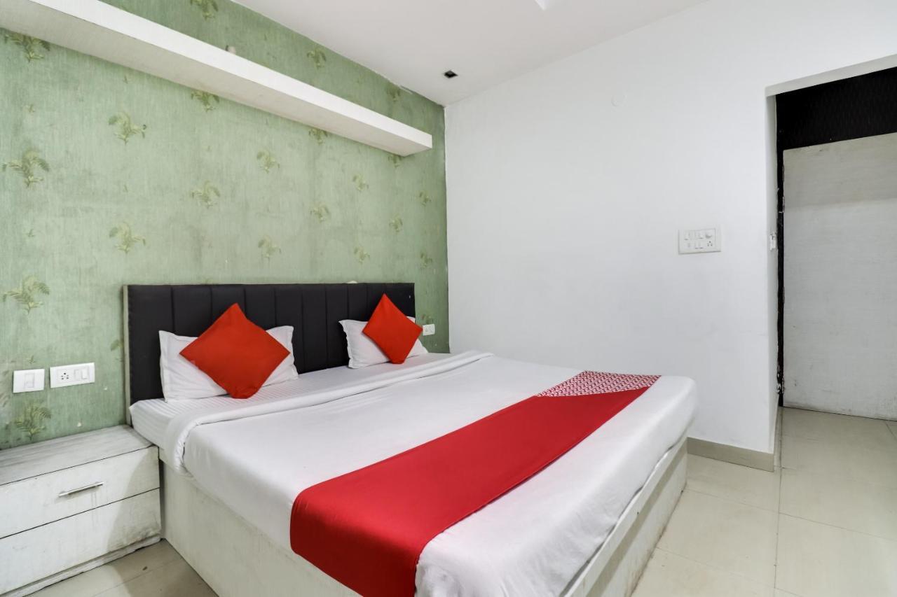 Oyo Flagship Just-9 Inn Near Sahara Ganj Mall Λάκναου Εξωτερικό φωτογραφία