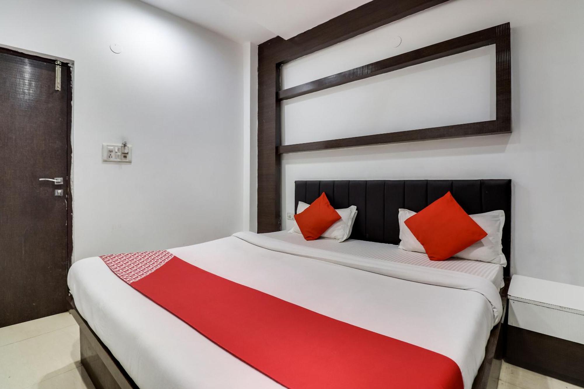 Oyo Flagship Just-9 Inn Near Sahara Ganj Mall Λάκναου Εξωτερικό φωτογραφία