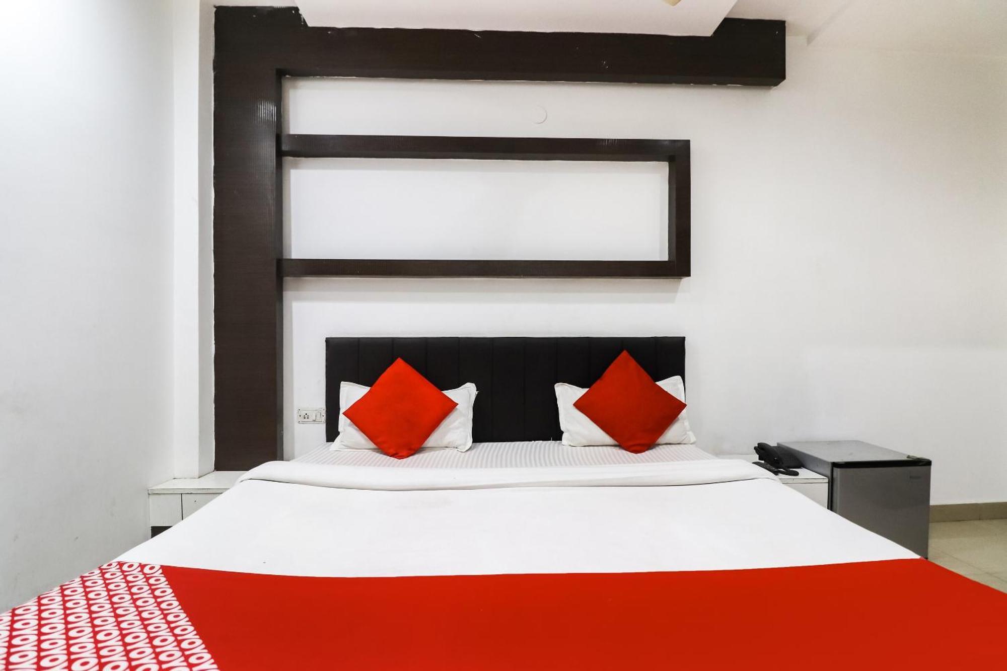 Oyo Flagship Just-9 Inn Near Sahara Ganj Mall Λάκναου Εξωτερικό φωτογραφία