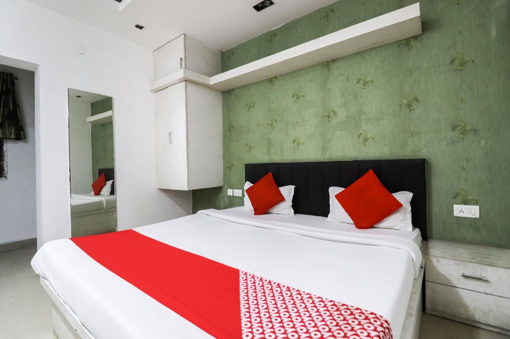 Oyo Flagship Just-9 Inn Near Sahara Ganj Mall Λάκναου Εξωτερικό φωτογραφία